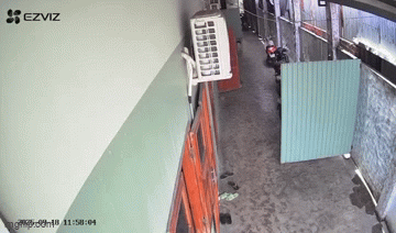 Camera ghi lại khoảnh khắc cuối của đôi nam nữ tử vong trong nhà nghỉ: Xảy ra cãi vã, giằng co - Ảnh 1.