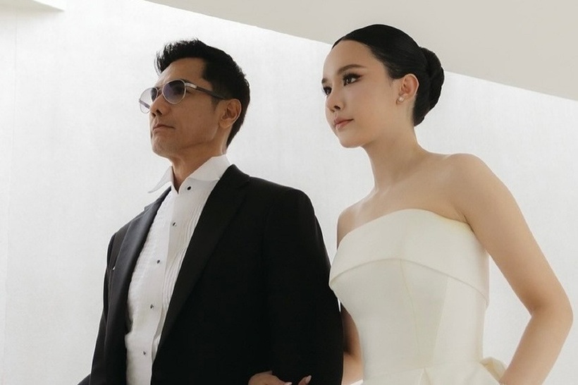 Dắt con gái vào lễ đường, &quot;tổng tài&quot; U60 khiến con rể &quot;lu mờ&quot; ngay tại hôn lễ vì quá phong độ - Ảnh 1.