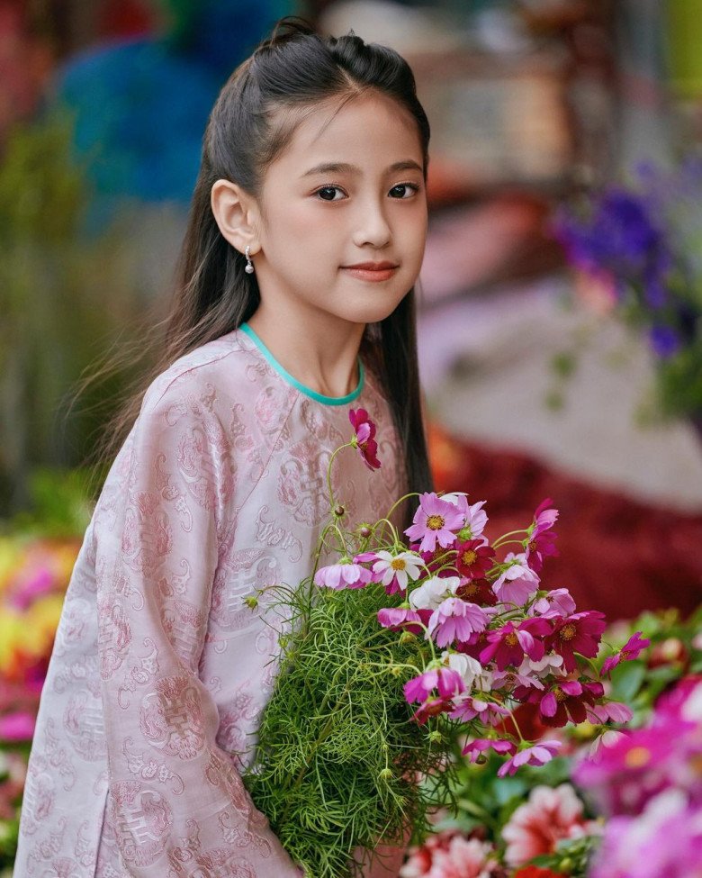 mat-chuan-hoa-hau-nay-voc-dang-phong-phao-tay-chan-thon-dai-dep-mat-hka-4-1717821325-527-width780height975-1758084287593849357598-1758265795506-1758265795634181546586.jpg