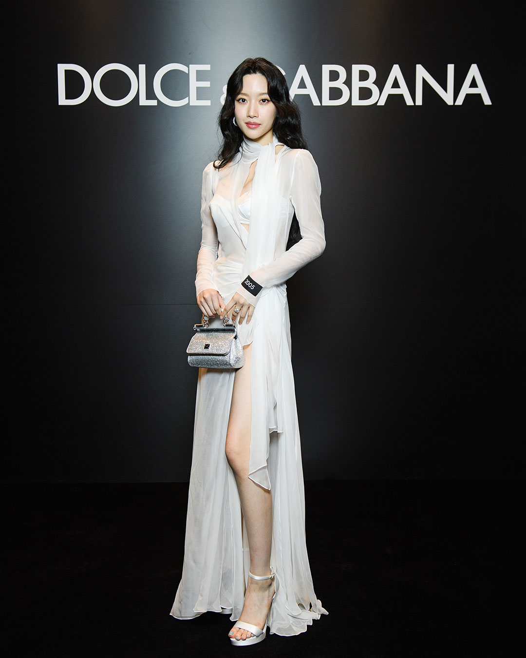 tan-dai-su-dolce-gabbana-goi-ten-moon-ga-young-3-1758102234141-17581022357582112277910-1758250522147-17582505222671280735921.jpg