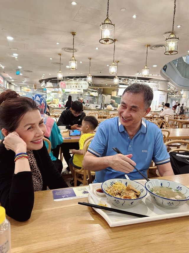 Đại gia đình 4 thế hệ nhà Minh Nhựa hưởng ứng đại lễ 2/9: Bất ngờ nhất là nhan sắc của Đại gia đình 4 thế hệ nhà Minh Nhựa hưởng ứng đại lễ 2/9: Bất ngờ nhất là nhan sắc của