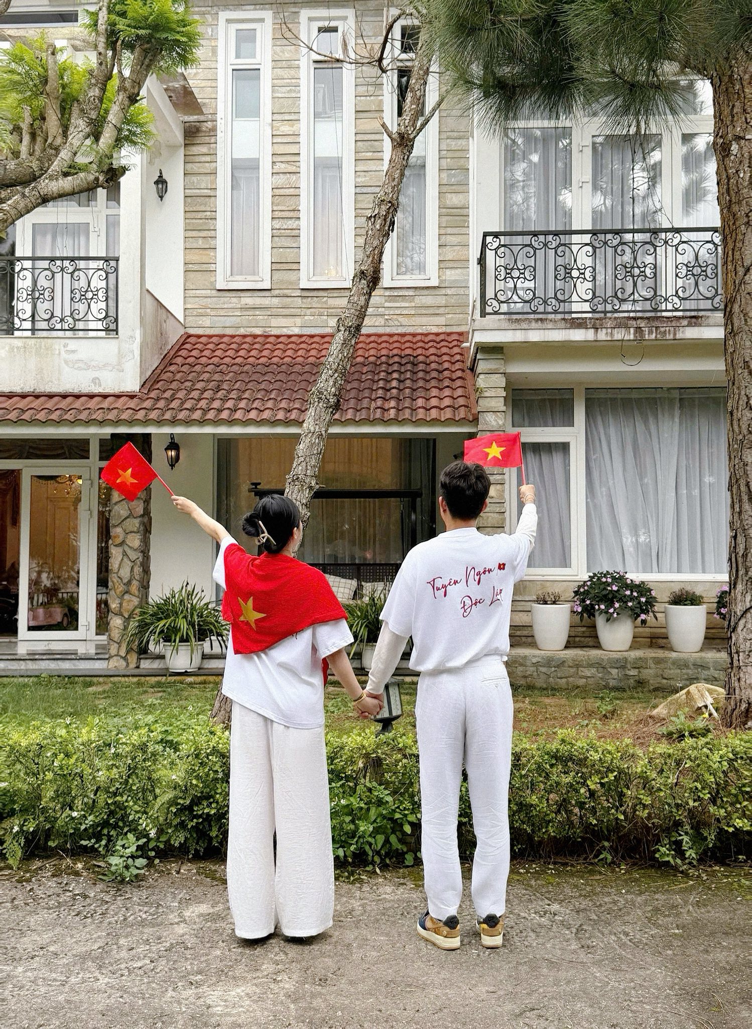 Đại gia đình 4 thế hệ nhà Minh Nhựa hưởng ứng đại lễ 2/9: Bất ngờ nhất là nhan sắc của Đại gia đình 4 thế hệ nhà Minh Nhựa hưởng ứng đại lễ 2/9: Bất ngờ nhất là nhan sắc của