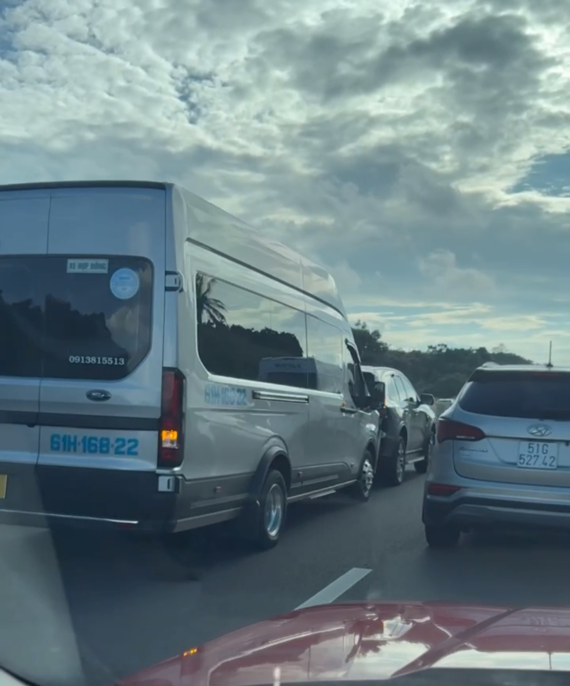 Ùn tắc giao thông kéo dài trên cao tốc Dầu Giây - Phan Thiết hướng về TP HCM - Ảnh 1. Ùn tắc giao thông kéo dài trên cao tốc Dầu Giây - Phan Thiết hướng về TP HCM - Ảnh 1.