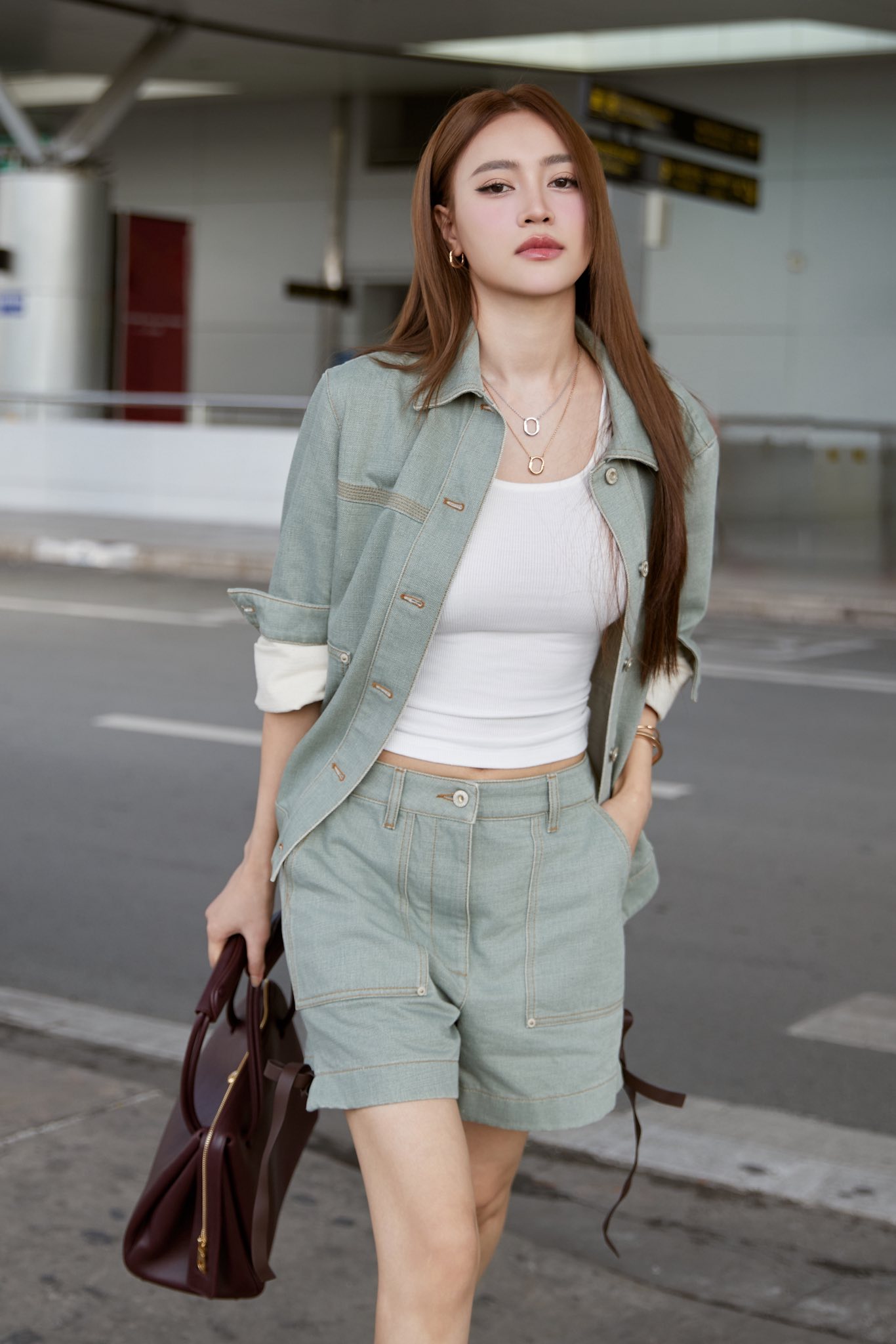 ninh-duong-lan-ngoc-giu-eo-54cm5-17568071901281706016598.jpg