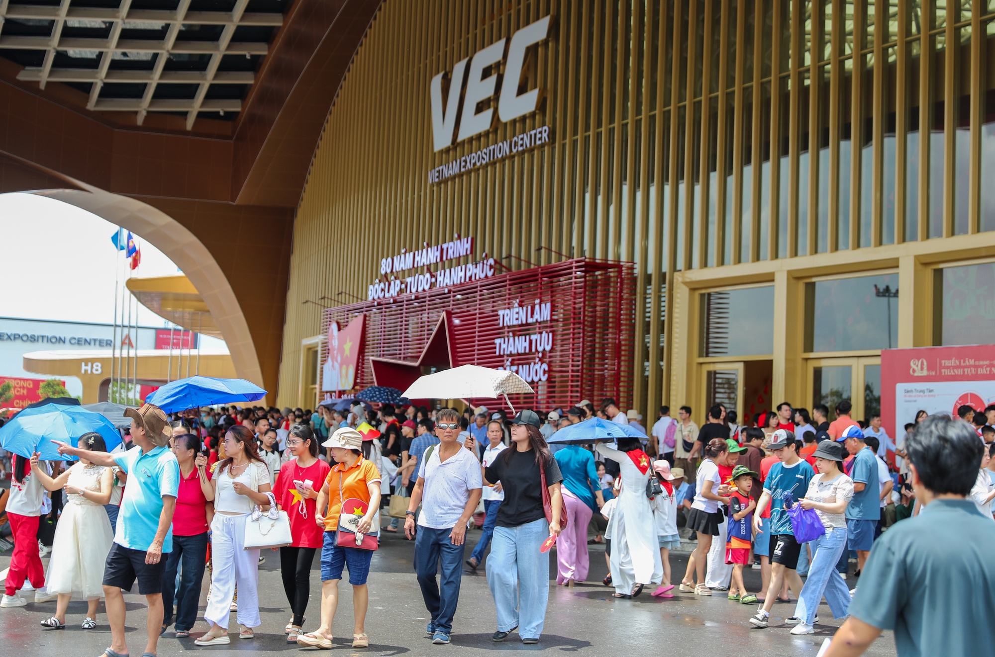 Kéo dài thời gian Triển lãm 80 năm thành tựu đất nước đến ngày 15-9 - Ảnh 1. Kéo dài thời gian triển lãm "80 năm hành trình Độc lập-Tự do-Hạnh phúc" đến ngày 15-9 - Ảnh 1.