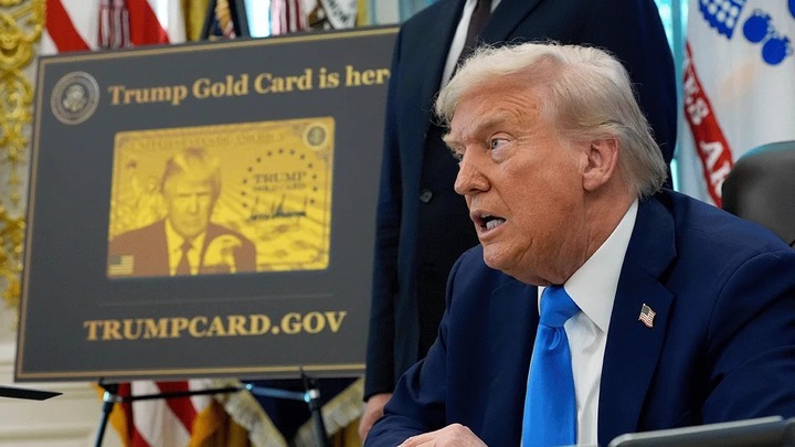 Ông Trump công bố 'thẻ vàng định cư' 1 triệu USD cho giới siêu giàu - Ảnh 1. Ông Trump công bố 'thẻ vàng định cư' 1 triệu USD cho giới siêu giàu - Ảnh 1.