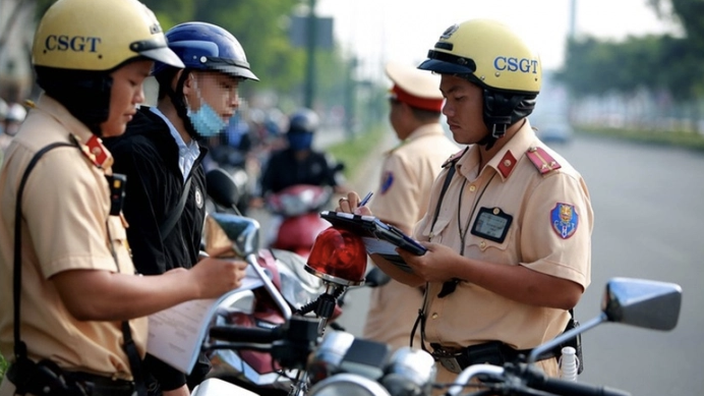 CSGT điều tiết tại các nút giao thông tuyệt đối không được dừng phương tiện để xử lý vi phạm- Ảnh 1. CSGT điều tiết tại các nút giao thông tuyệt đối không được dừng phương tiện để xử lý vi phạm- Ảnh 1.