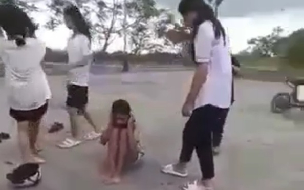 Đọc vụ nam sinh giật tóc cô giáo và Thông tư 19 của Bộ GD-ĐT, tôi toát mồ hôi: Nhân văn, nhưng có công bằng?- Ảnh 2. Đọc vụ nam sinh giật tóc cô giáo và Thông tư 19 của Bộ GD-ĐT, tôi toát mồ hôi: Nhân văn, nhưng có công bằng?- Ảnh 2.