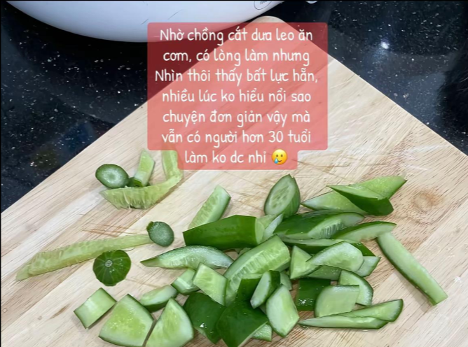 Quả dưa chuột chồng cắt bỗng hút view MXH: Loại mánh khóe của đàn ông phải là cô vợ "cực tỉnh" mới biết!- Ảnh 1. Quả dưa chuột chồng cắt bỗng hút view MXH: Loại mánh khóe của đàn ông phải là cô vợ "cực tỉnh" mới biết!- Ảnh 1.