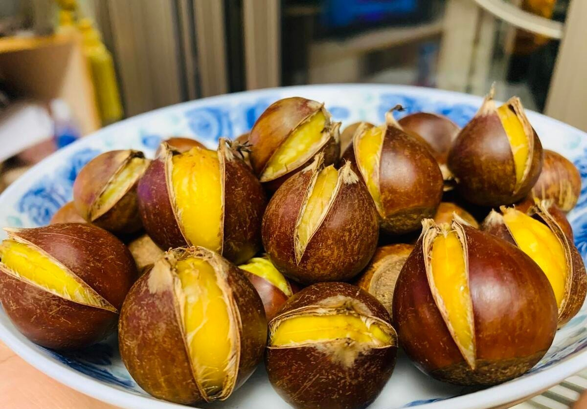 Mùa hạt dẻ phải ghim ngay mẹo này để tách vỏ: Hóa ra đơn giản, nhanh chóng lại không đau tay - Ảnh 4.