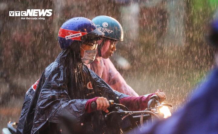 Dự báo thời tiết ngày 21/9: Miền Bắc ngày nắng, từ đêm mưa lớn - Ảnh 1. Dự báo thời tiết ngày 21/9: Miền Bắc ngày nắng, từ đêm mưa lớn - Ảnh 1.
