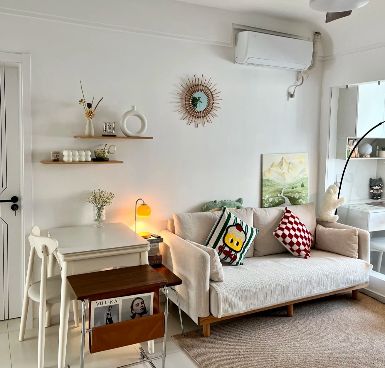 Ngắm căn hộ gây sốt của nữ tiếp viên hàng không: Xinh như mộng, nhìn góc nào cũng thấy Ngắm căn hộ gây sốt của nữ tiếp viên hàng không: Xinh như mộng, nhìn góc nào cũng thấy