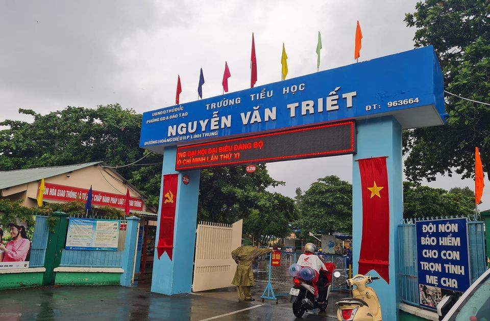 Vụ lùm xùm ở Trường Tiểu học Nguyễn Văn Triết: Nhà trường xin lỗi phụ huynh- Ảnh 1. Vụ lùm xùm ở Trường Tiểu học Nguyễn Văn Triết: Nhà trường xin lỗi phụ huynh- Ảnh 1.