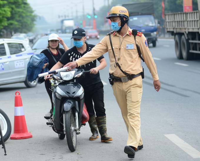 Lưu ý: 4 rủi ro pháp lý có thể gặp khi chây ì nộp phạt vi phạm giao thông - Ảnh 1.