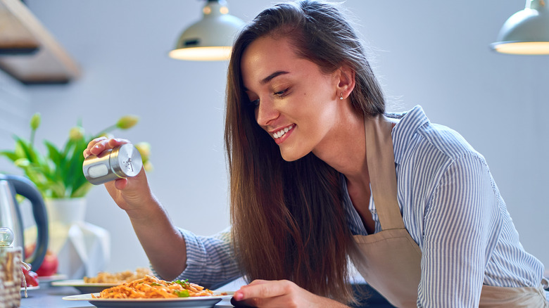 16 thói quen được bác sĩ da liễu khuyên chị em nên làm để trông trẻ lâu, lão hóa chậm hơn- Ảnh 3. 16 thói quen được bác sĩ da liễu khuyên chị em nên làm để trông trẻ lâu, lão hóa chậm hơn- Ảnh 3.