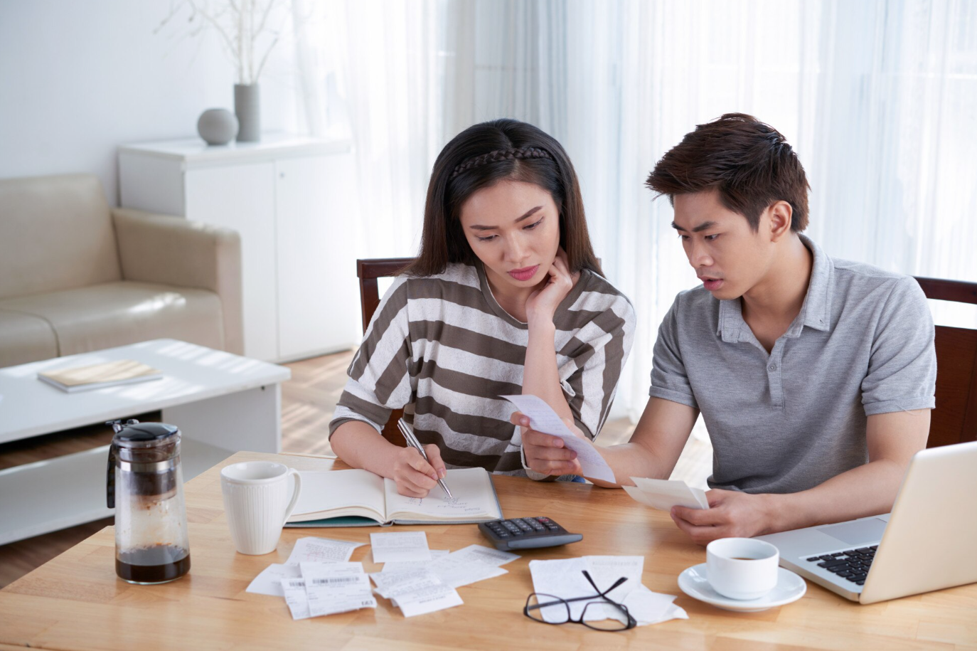 10 năm hôn nhân, khi ngoảnh đầu nhìn lại sổ tiết kiệm, đôi vợ chồng giật mình vì không tin nổi- Ảnh 1. 10 năm hôn nhân, khi ngoảnh đầu nhìn lại sổ tiết kiệm, đôi vợ chồng giật mình vì không tin nổi- Ảnh 1.