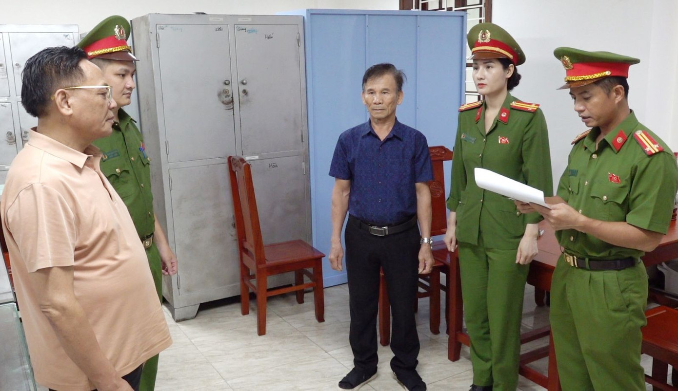 Bộ GD - ĐT yêu cầu xử lý nghiêm vụ học sinh túm tóc cô giáo tại Hà Nội - Ảnh 11.