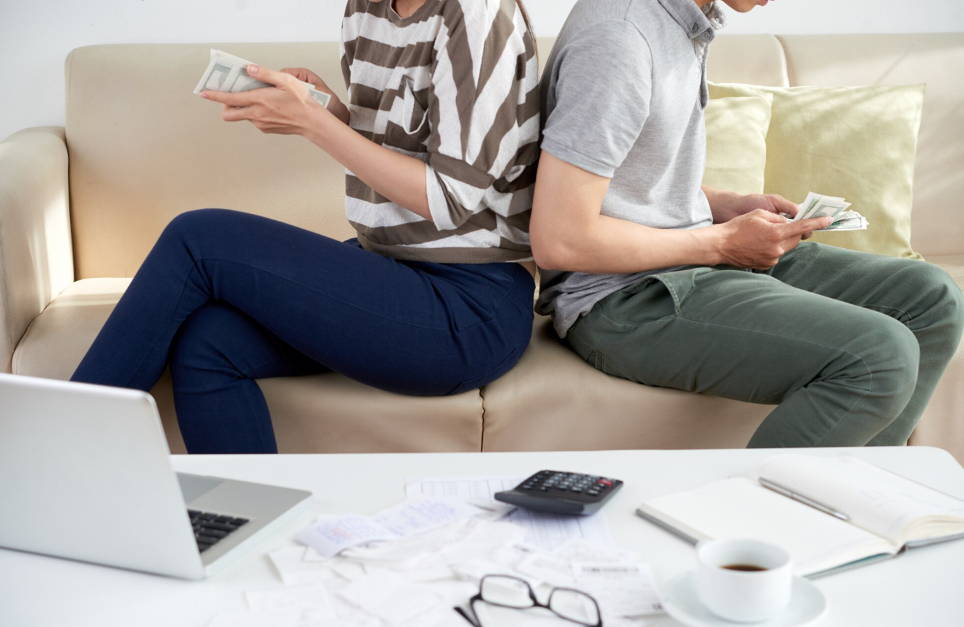10 năm hôn nhân, khi ngoảnh đầu nhìn lại sổ tiết kiệm, đôi vợ chồng giật mình vì không tin nổi- Ảnh 2. 10 năm hôn nhân, khi ngoảnh đầu nhìn lại sổ tiết kiệm, đôi vợ chồng giật mình vì không tin nổi- Ảnh 2.