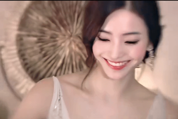 Mỹ nhân đẹp nhất Vườn Sao Băng làm sao thế này: Mặt mũi đơ như tượng, mắt lờ đờ, miệng cũng không mở nổi! - Ảnh 1. Mỹ nhân đẹp nhất Vườn Sao Băng làm sao thế này: Mặt mũi đơ như tượng, mắt lờ đờ, miệng cũng không mở nổi! - Ảnh 1.