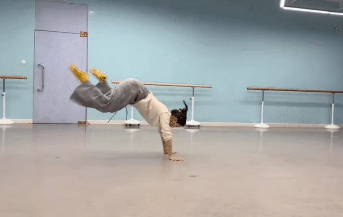 Dân tình mãn nhãn trước màn múa "Rùa và Thỏ", nhìn clip hậu trường các bé tập luyện còn bất ngờ hơn - Ảnh 10. Dân tình mãn nhãn trước màn múa "Rùa và Thỏ", nhìn clip hậu trường các bé tập luyện còn bất ngờ hơn - Ảnh 10.