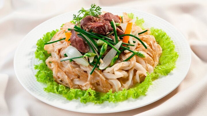 Cách làm phở xào giòn, phở xào mềm cực ngon và dễ - Ảnh 1.
