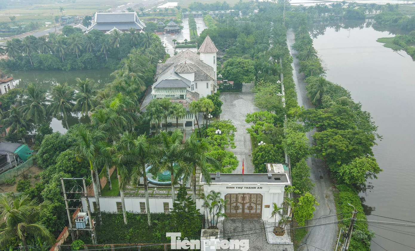 Bộ GD - ĐT yêu cầu xử lý nghiêm vụ học sinh túm tóc cô giáo tại Hà Nội - Ảnh 1.
