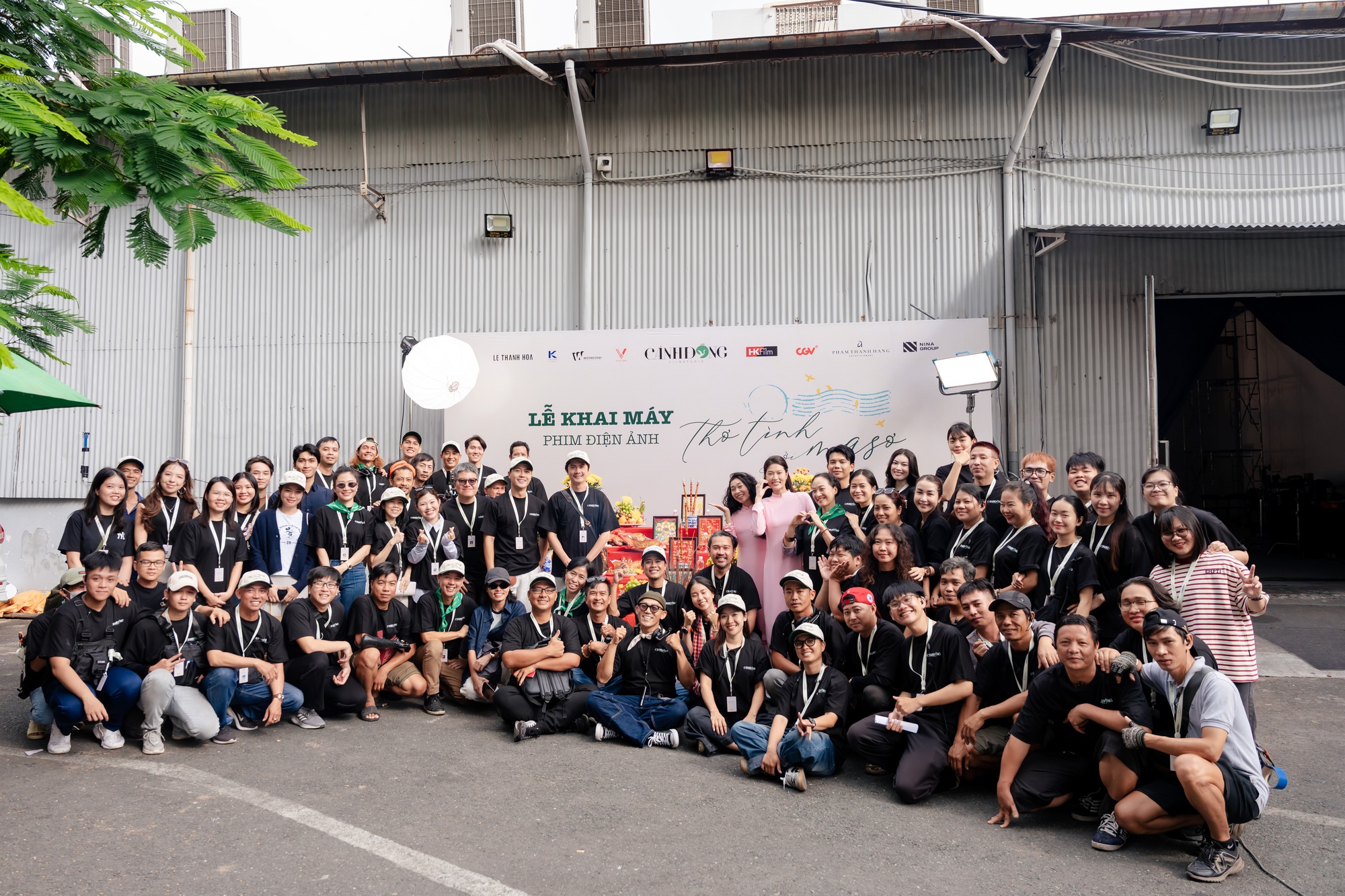 Vbiz mới có 1 cặp đôi visual chấn động: Nhà gái là Hoa hậu đẹp mê tơi, nhà trai đố tìm nổi góc chết - Ảnh 1. Vbiz mới có 1 cặp đôi visual chấn động: Nhà gái là Hoa hậu đẹp mê tơi, nhà trai đố tìm nổi góc chết - Ảnh 1.