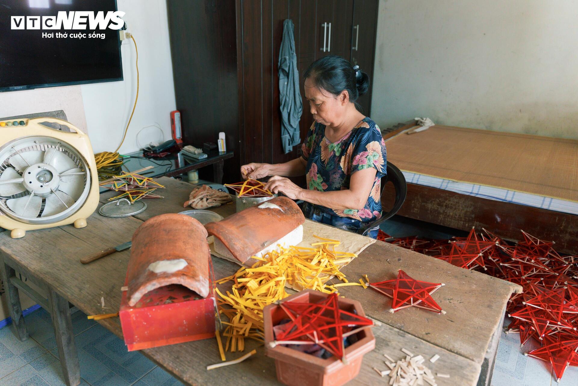 Làng Báo Đáp rộn ràng mùa Trung Thu, xuất xưởng hàng trăm nghìn đèn ông sao - Ảnh 9. Làng Báo Đáp rộn ràng mùa Trung Thu, xuất xưởng hàng trăm nghìn đèn ông sao - Ảnh 9.