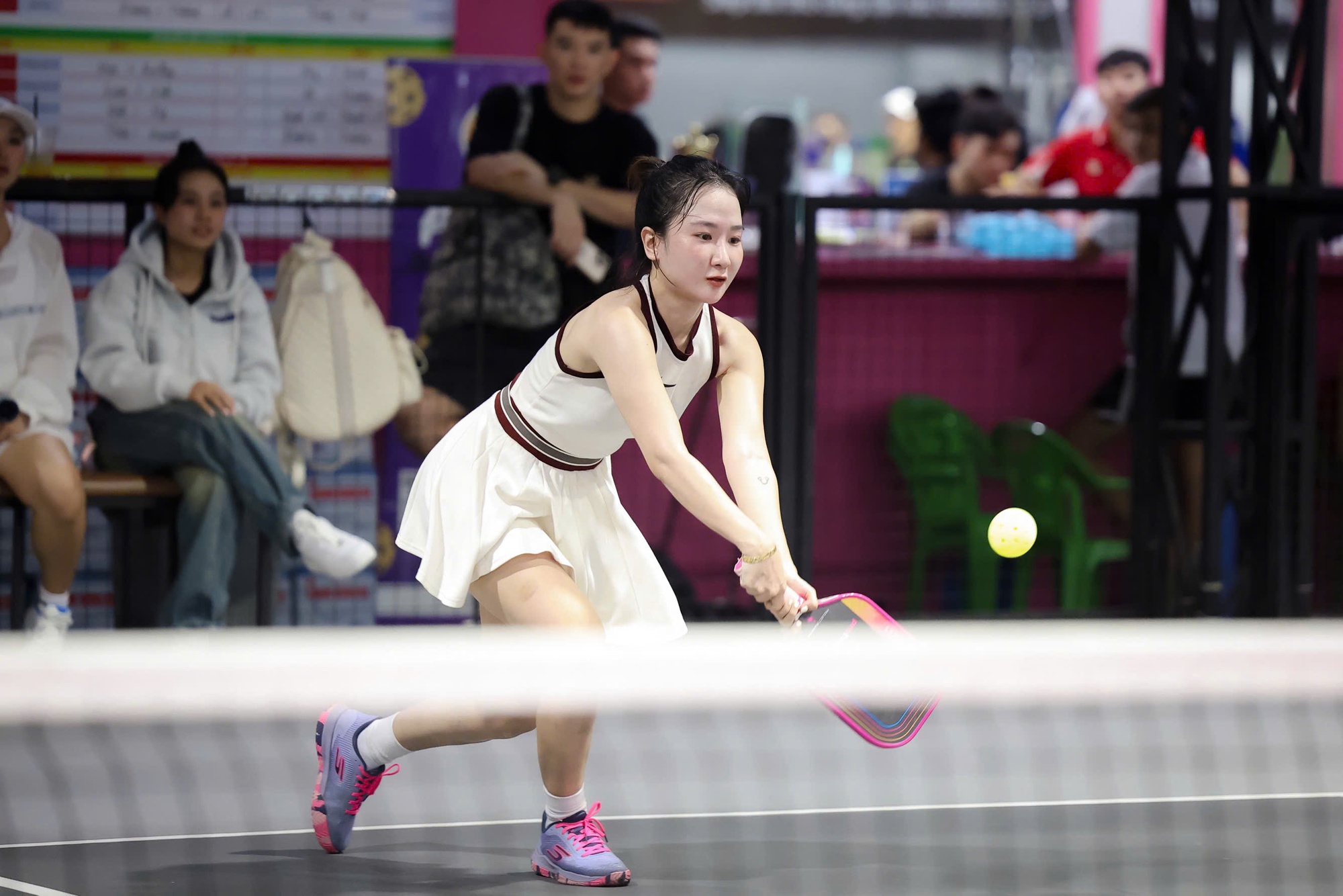 Cô gái nhỏ con “bao sân” khiến cả giải Pickleball ở TP.HCM phải chú ý là ai? - Ảnh 3. Cô gái nhỏ con “bao sân” khiến cả giải Pickleball ở TP.HCM phải chú ý là ai? - Ảnh 3.