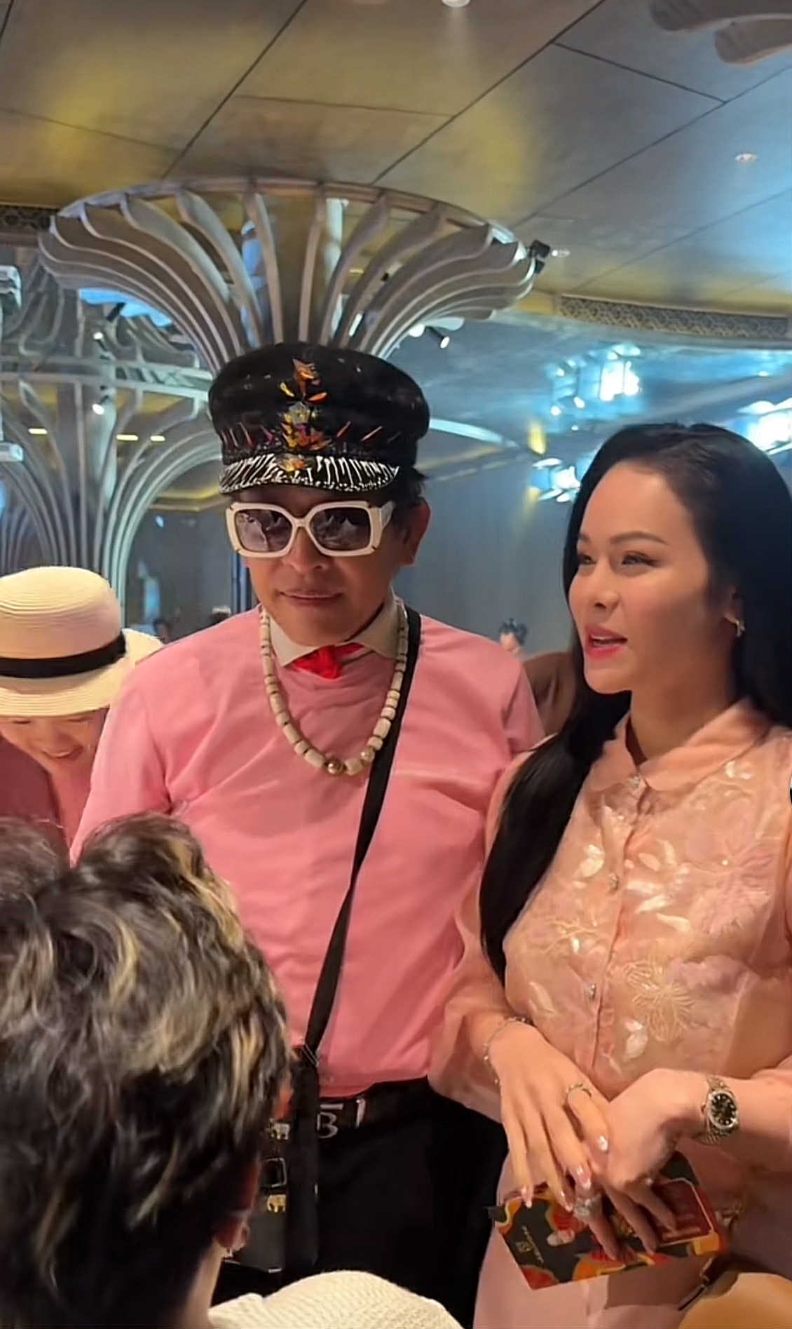 MC Thanh Bạch và những lần dự đám cưới với trang phục lấn át cả cô dâu- Ảnh 2. MC Thanh Bạch và những lần dự đám cưới với trang phục lấn át cả cô dâu- Ảnh 2.