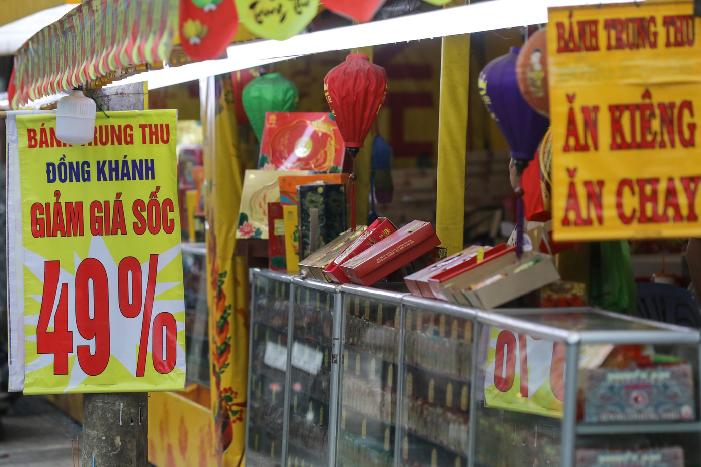 Hình ảnh trái ngược của thị trường bánh trung thu ở TPHCM - Ảnh 3.