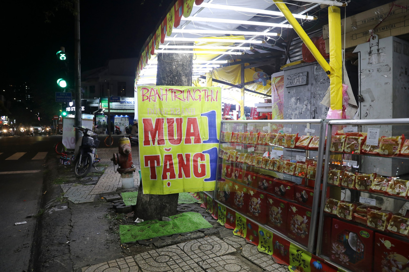 Hình ảnh trái ngược của thị trường bánh trung thu ở TPHCM - Ảnh 2.