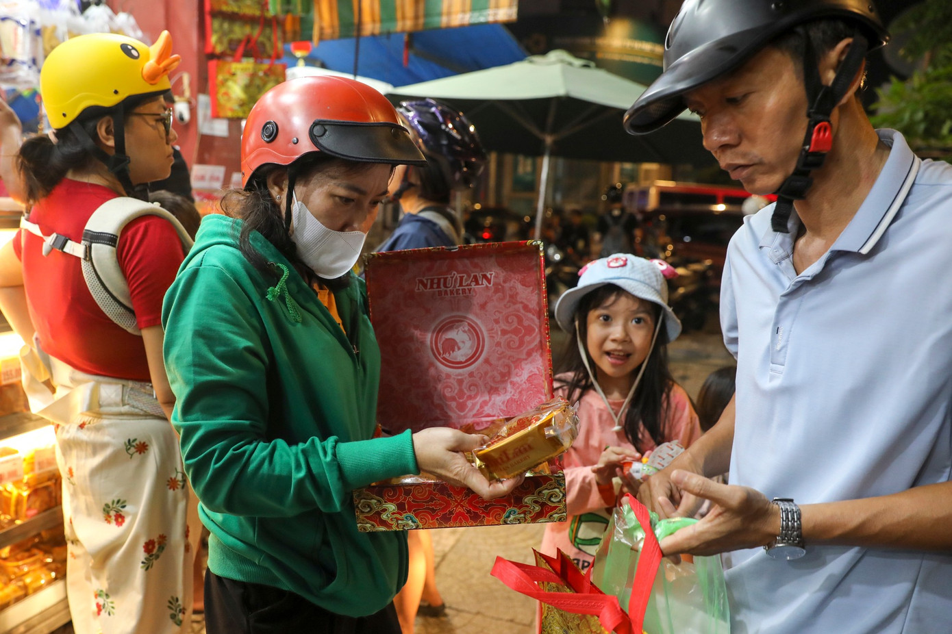 Hình ảnh trái ngược của thị trường bánh trung thu ở TPHCM - Ảnh 9.
