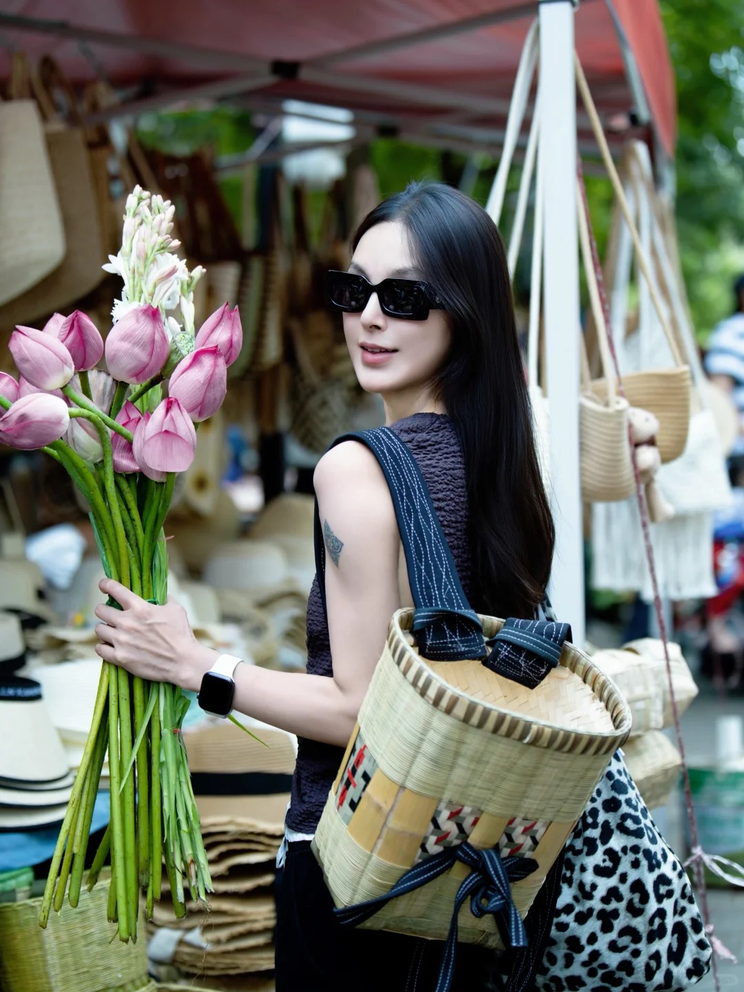 40 tuổi “trút áo” nghỉ việc để... thở: Mỗi ngày như đang nghỉ phép năm, nhặt lại thanh xuân trên những con phố cũ- Ảnh 2. 40 tuổi “trút áo” nghỉ việc để... thở: Mỗi ngày như đang nghỉ phép năm, nhặt lại thanh xuân trên những con phố cũ- Ảnh 2.