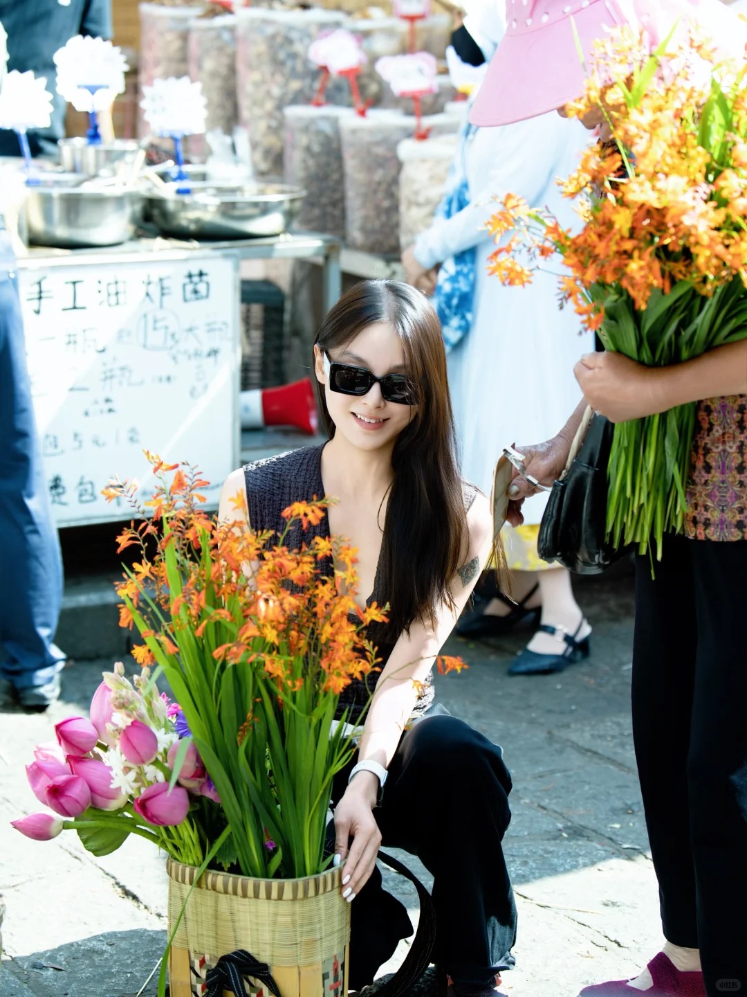 40 tuổi “trút áo” nghỉ việc để... thở: Mỗi ngày như đang nghỉ phép năm, nhặt lại thanh xuân trên những con phố cũ- Ảnh 3. 40 tuổi “trút áo” nghỉ việc để... thở: Mỗi ngày như đang nghỉ phép năm, nhặt lại thanh xuân trên những con phố cũ- Ảnh 3.