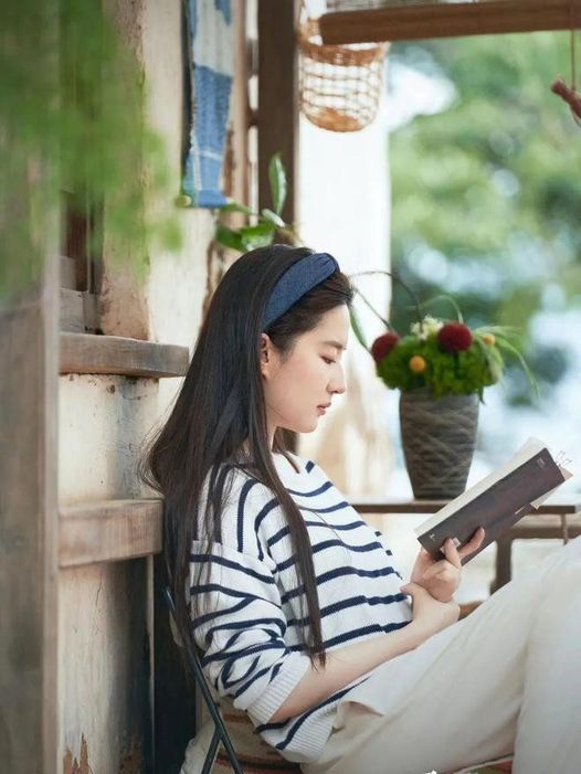 1 đặc điểm trong tướng mạo giúp Lưu Diệc Phi sống 1000 năm nữa cũng không thể nghèo- Ảnh 2. 1 đặc điểm trong tướng mạo giúp Lưu Diệc Phi sống 1000 năm nữa cũng không thể nghèo- Ảnh 2.