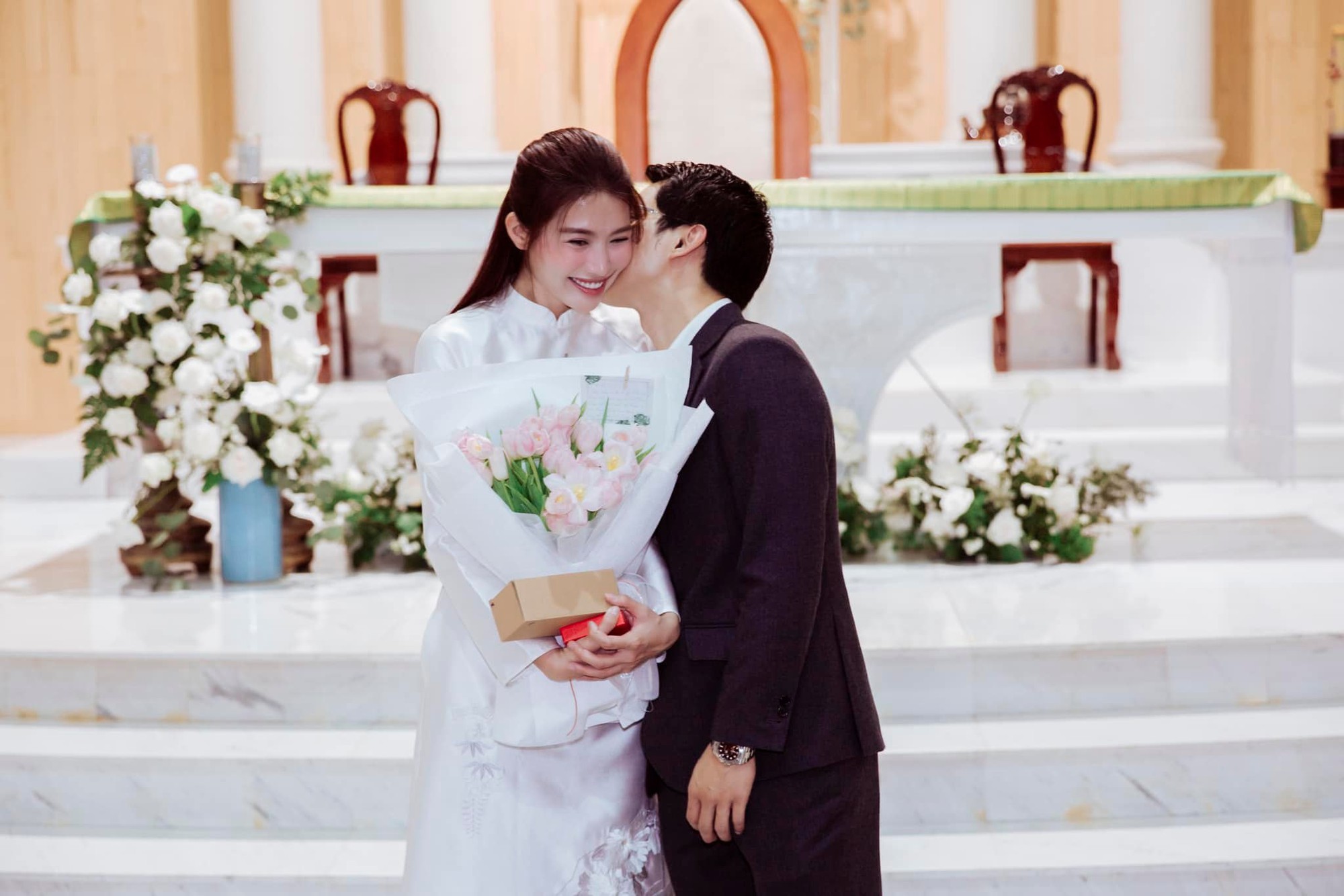 Á hậu Việt được bạn trai doanh nhân cầu hôn, trước khi gật đầu còn hỏi 1 câu khó lường- Ảnh 4. Á hậu Việt được bạn trai doanh nhân cầu hôn, trước khi gật đầu còn hỏi 1 câu khó lường- Ảnh 4.