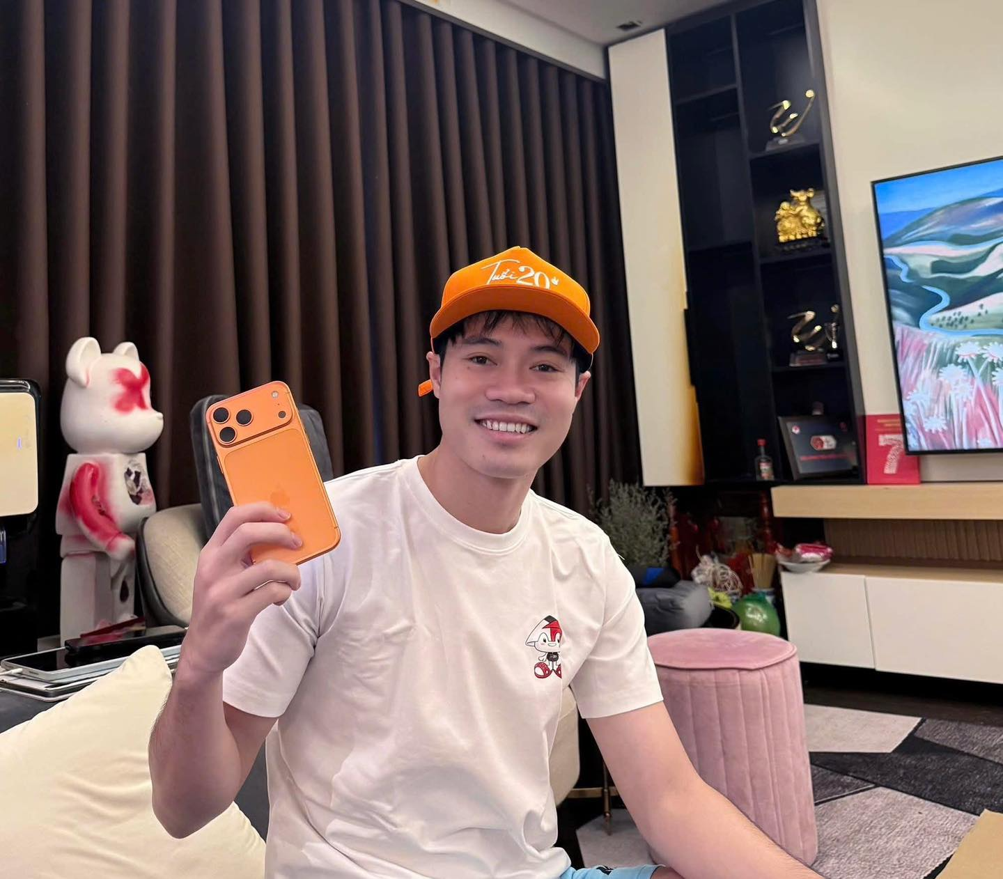 Phó tổng Đỗ Quang Vinh choáng vì iPhone 17 Pro Max: Phó tổng Đỗ Quang Vinh choáng vì iPhone 17 Pro Max: