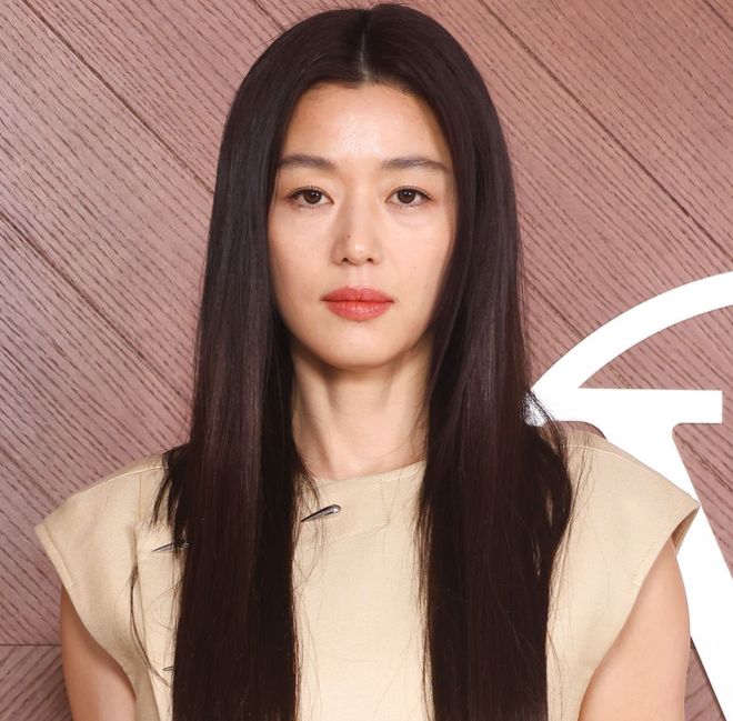 "Mợ chảnh" Jeon Ji Hyun đang giẫm lên chính vết xe đổ của Jang Na Ra 16 năm về trước - Ảnh 1. "Mợ chảnh" Jeon Ji Hyun đang giẫm lên chính vết xe đổ của Jang Na Ra 16 năm về trước - Ảnh 1.