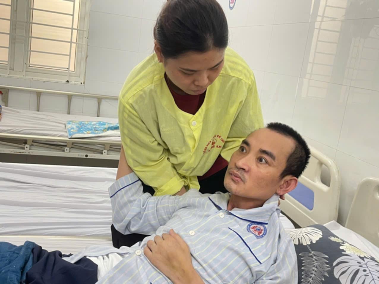 Hoàn cảnh khó khăn của người phụ nữ có chồng gặp nạn, một mình chăm 2 con nhỏ- Ảnh 1. Hoàn cảnh khó khăn của người phụ nữ có chồng gặp nạn, một mình chăm 2 con nhỏ- Ảnh 1.