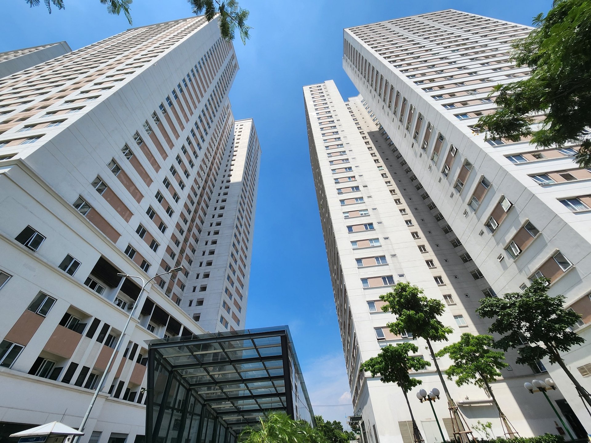 Kinh nghiệm mua nhà ở tuổi 35: Mua nhà có sẵn giá cao nhưng tiện đủ đường, lựa chọn quá đúng đắn - Ảnh 2.