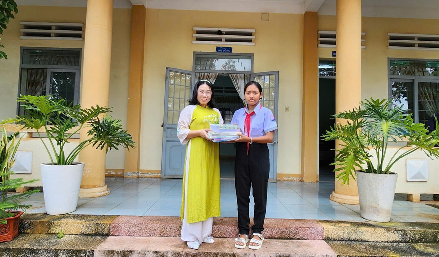Biểu dương 'người hùng nhí' trong vụ thảm án tại Đắk Lắk - Ảnh 8. Biểu dương 'người hùng nhí' trong vụ thảm án tại Đắk Lắk - Ảnh 8.