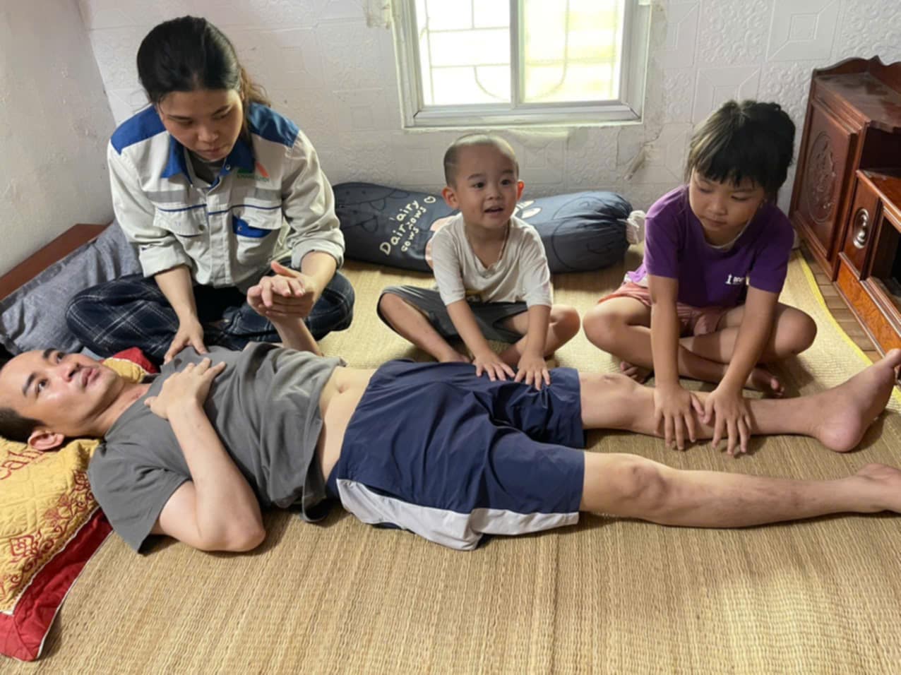 Hoàn cảnh khó khăn của người phụ nữ có chồng gặp nạn, một mình chăm 2 con nhỏ- Ảnh 5. Hoàn cảnh khó khăn của người phụ nữ có chồng gặp nạn, một mình chăm 2 con nhỏ- Ảnh 5.
