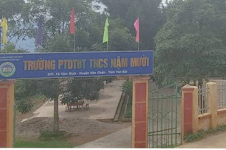 Trụ cổng trường đổ sập, 2 anh em ruột chết thương tâm - Ảnh 1. Trụ cổng trường đổ sập, 2 anh em ruột chết thương tâm - Ảnh 1.