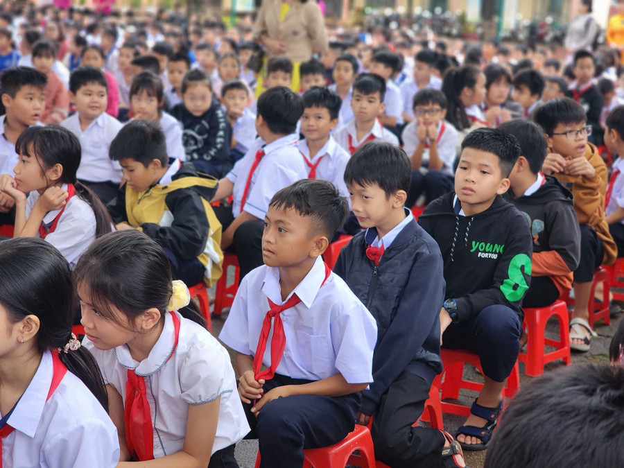 Biểu dương 'người hùng nhí' trong vụ thảm án tại Đắk Lắk - Ảnh 2. Biểu dương 'người hùng nhí' trong vụ thảm án tại Đắk Lắk - Ảnh 2.