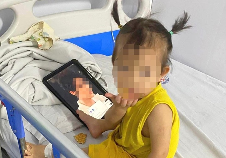 Hàng trăm người xuyên đêm tìm bé gái 18 tháng tuổi mất tích bí ẩn ở Nghệ An - Ảnh 1. Hàng trăm người xuyên đêm tìm bé gái 18 tháng tuổi mất tích bí ẩn ở Nghệ An - Ảnh 1.