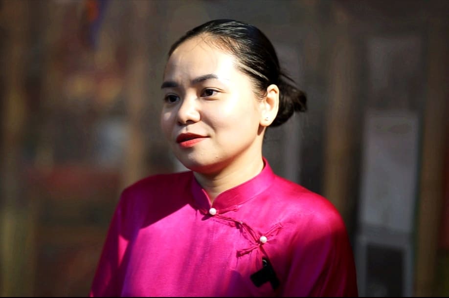 Ngỡ ngàng ngắm nhìn 50 chiếc lồng đèn cổ "hồi sinh" trong ngôi đình trăm tuổi ở TP.HCM- Ảnh 2. Ngỡ ngàng ngắm nhìn 50 chiếc lồng đèn cổ "hồi sinh" trong ngôi đình trăm tuổi ở TP.HCM- Ảnh 2.