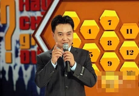 Nam MC đầu tiên của Olympia: Con trai nhà thơ có tác phẩm được in trong SGK, bén duyên nghề dẫn từ khoảnh khắc "bị ép" lên sóng - Ảnh 2. Nam MC đầu tiên của Olympia: Con trai nhà thơ có tác phẩm được in trong SGK, bén duyên nghề dẫn từ khoảnh khắc "bị ép" lên sóng - Ảnh 2.