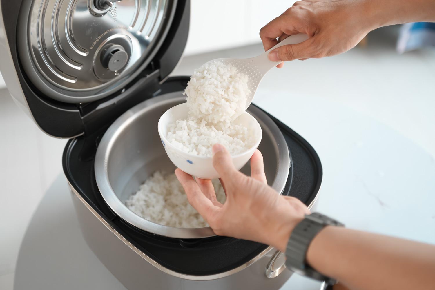 Dùng thử nồi cơm điện tử chống dính tự nhiên Joyoung JNRC-502: Nấu nhanh, đa dụng, đáng có trong căn bếp hiện đại- Ảnh 4. Dùng thử nồi cơm điện tử chống dính tự nhiên Joyoung JNRC-502: Nấu nhanh, đa dụng, đáng có trong căn bếp hiện đại- Ảnh 4.