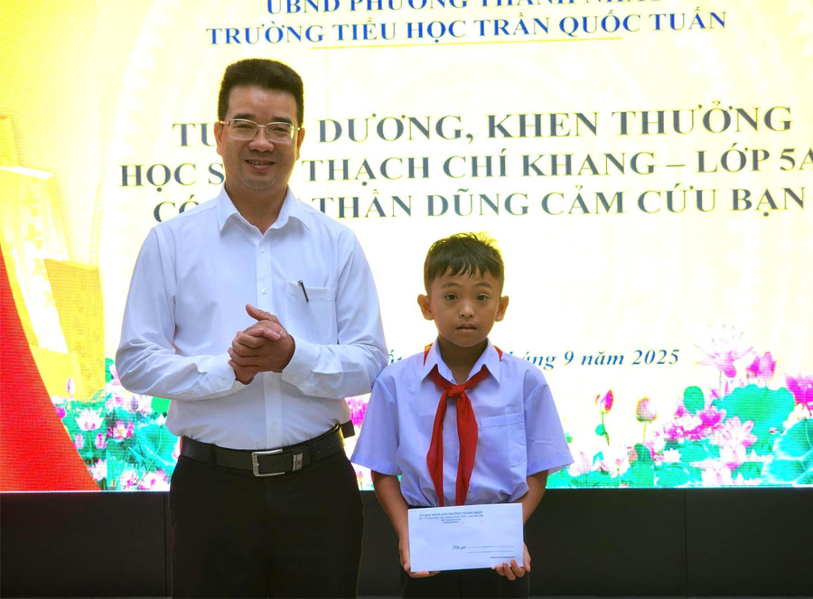 Biểu dương 'người hùng nhí' trong vụ thảm án tại Đắk Lắk - Ảnh 3. Biểu dương 'người hùng nhí' trong vụ thảm án tại Đắk Lắk - Ảnh 3.